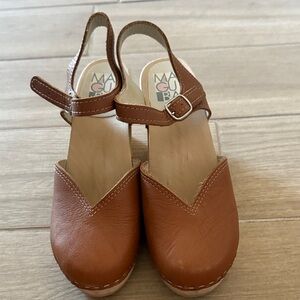 MAGUBA Women's Swedish Tan Leather Mules